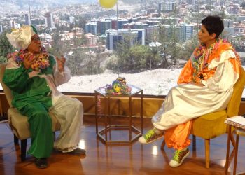 Édgar Arandia, con el disfraz de Pepino, en el estudio de La Razón. Foto: Franklin Blanco.