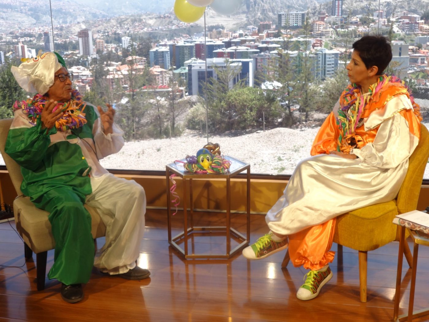 Édgar Arandia, con el disfraz de Pepino, en el estudio de La Razón. Foto: Franklin Blanco.