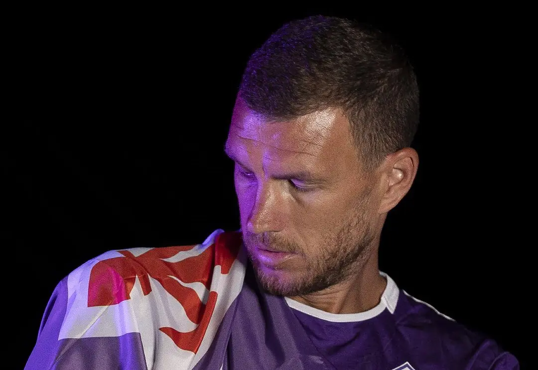Džeko, de 39 años, regresa a la Serie A con Fiorentina