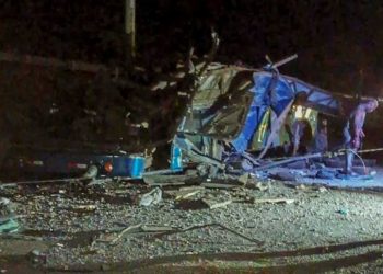Secuelas del accidente de un autobús que transportaba personas migrantes, en Gualaca, Panamá