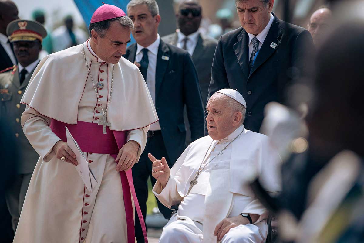 el_papa_deja_congo.jpg