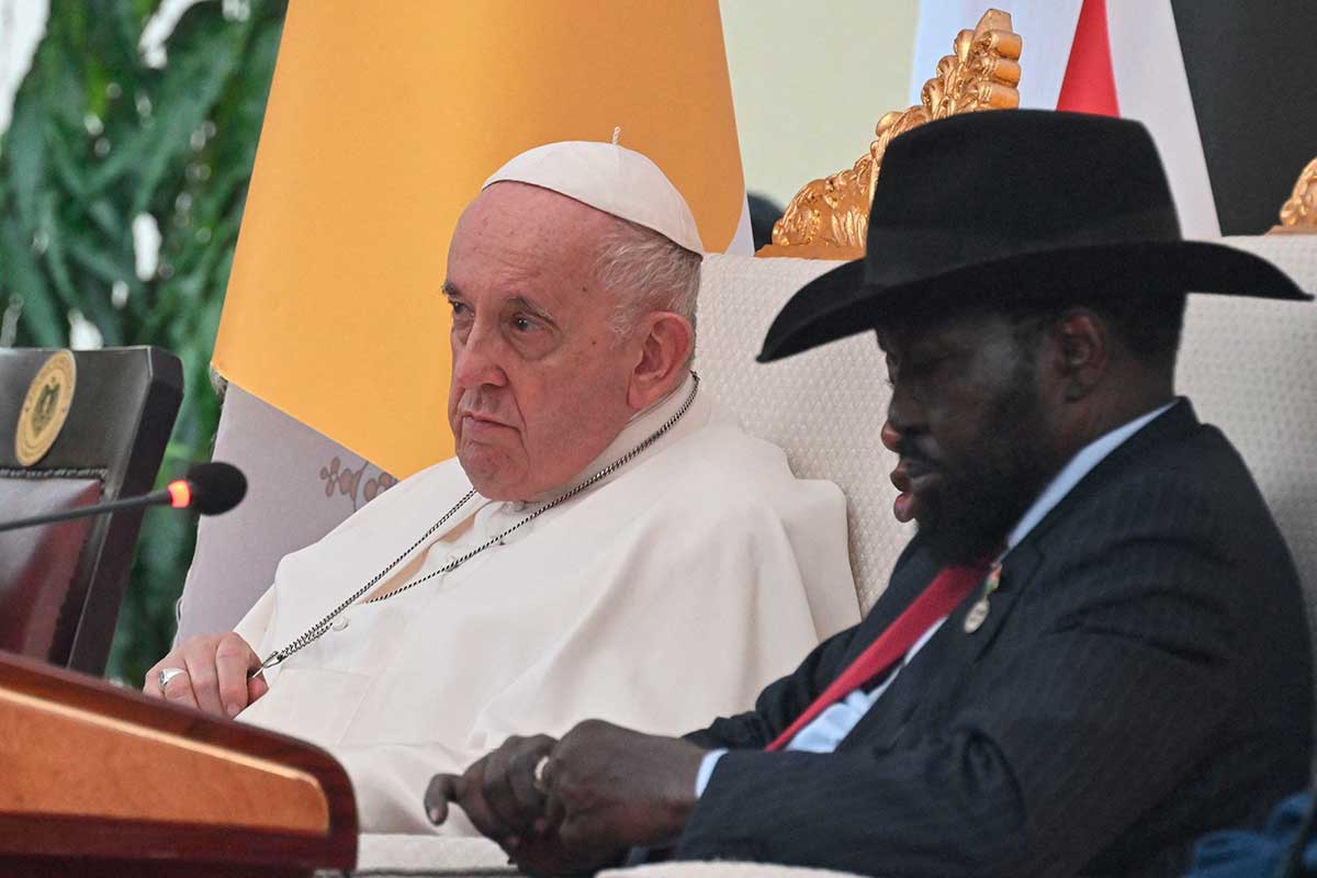 el_papa_junto_a_salva_kiir.jpg