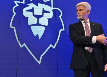 El candidato Petr Pavel se dispone a dar un discurso al término de la primera vuelta de las elecciones presidenciales checas, el 14 de enero de 2023 en Praga. Foto: AFP.