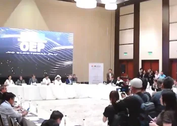 ‘No son enemigos’: Paz y Quiroga asisten al encuentro del TSE