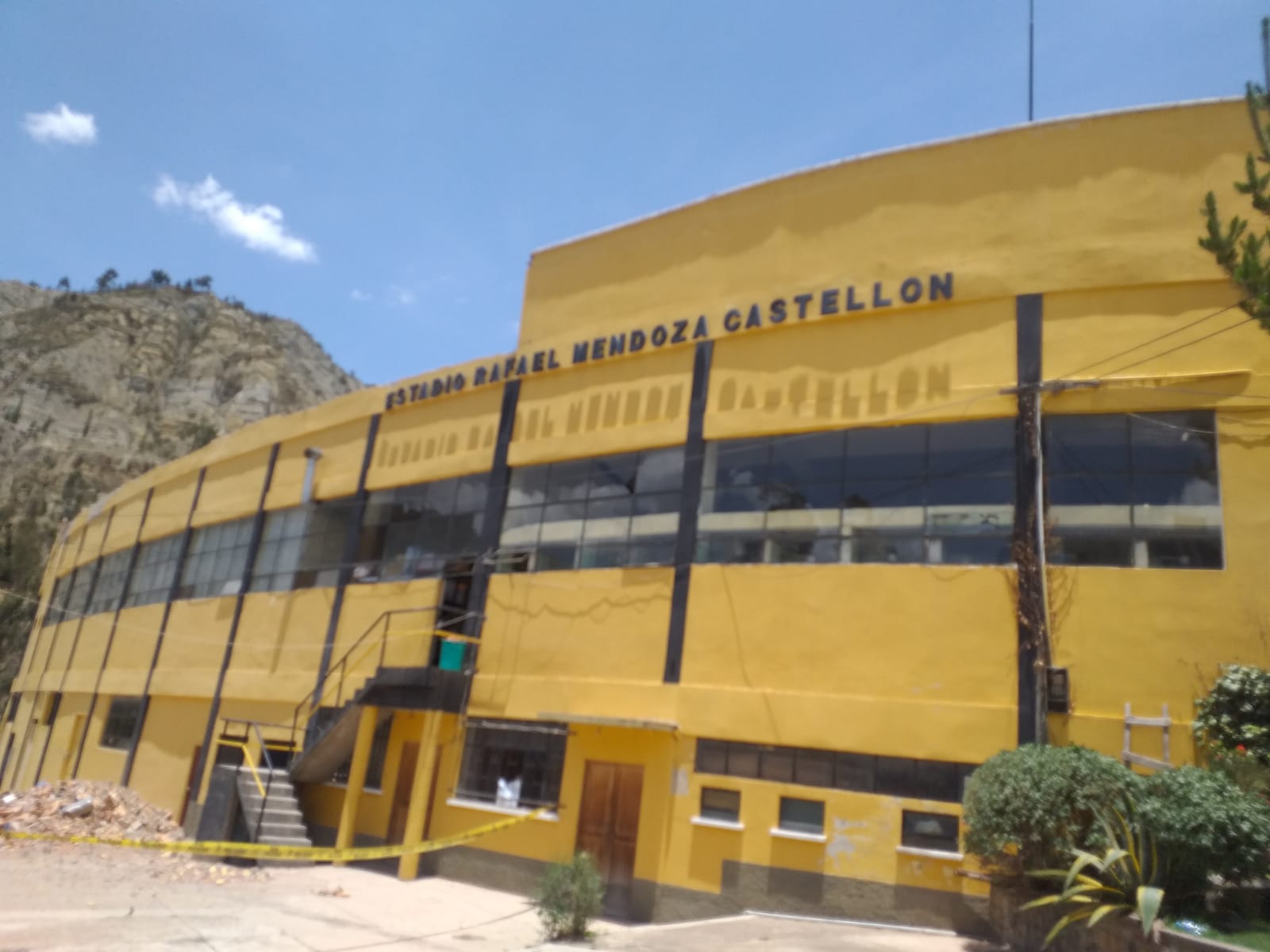 muro_estadio_ rafael mendoza_volteado_repuesto