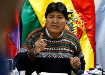 Ante improvisación de un proyecto de la derecha, Evo llama a defender la unidad del MAS