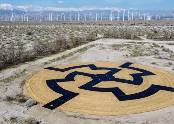 La exposición del fotógrafo afroestadounidense es parte del proyecto Desert X. Foto: AFP