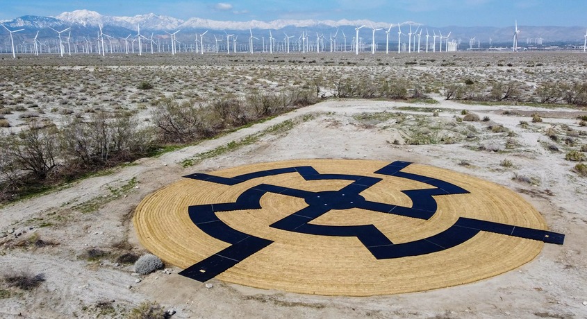 La exposición del fotógrafo afroestadounidense es parte del proyecto Desert X. Foto: AFP