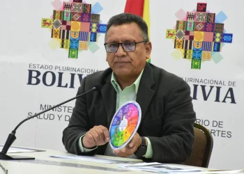El viceministro de Promoción y Vigilancia Epidemiológica, Max Enríquez, en entrevista con BTV. FOTO: Ministerio de Salud