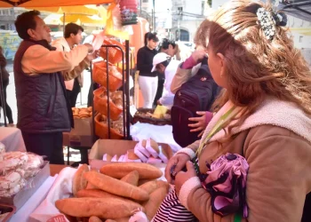 Una feria muestra los atributos del pan marraqueta