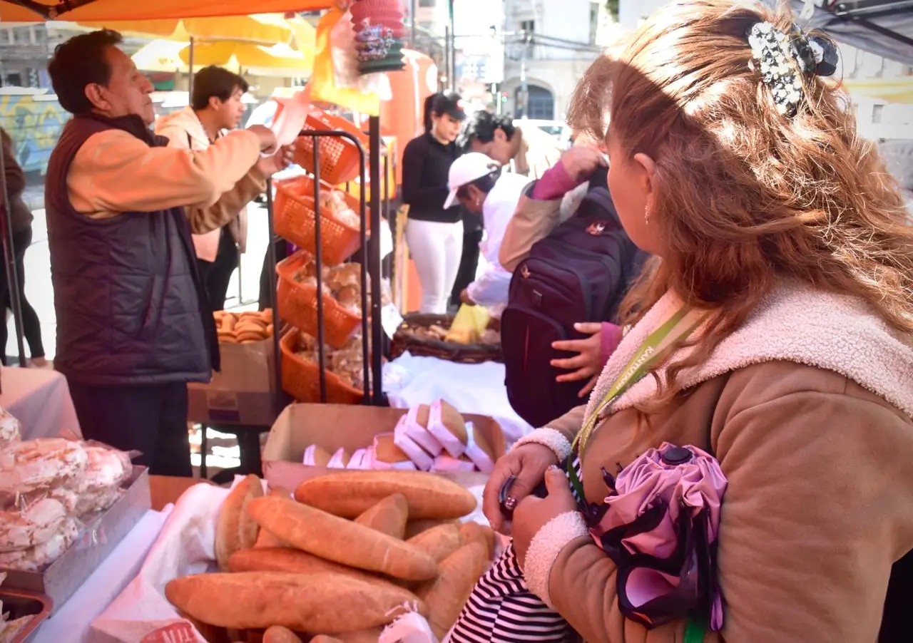 Una feria muestra los atributos del pan marraqueta