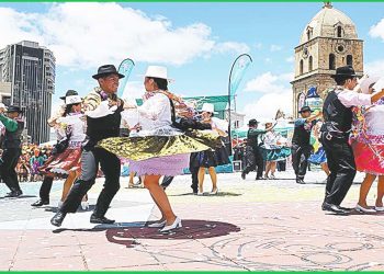 VARIEDAD. Fueron 15 danzas presentadas por Bafopaz, en La Paz.