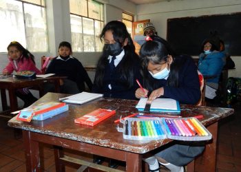 Estudiantes pasan clases con normalidad en El Alto. Foto: APG
