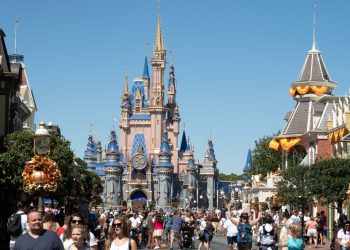 Disney posee un distrito especial en Florida, cuyo gobernador busca eliminar. Foto: AFP