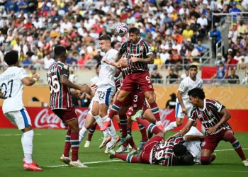 Flu veterano enfrenta a Chelsea juvenil en semis del Mundial