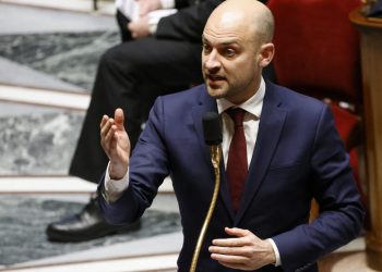 Jean-Noël Barrot, ministro delegado para temas digitales, el 7 de febrero de 2023 en la Asamblea Nacional francesa, en París. Foto: AFP.