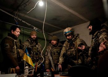 fuerzas_ucranianas_en_su_sala_de_operaciones_en_bakhmut.jpg