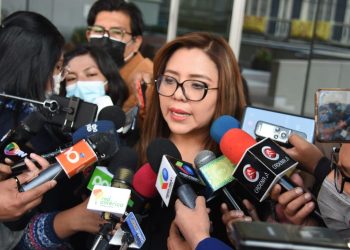 Alcón dice que Arce no prohibió las banderas del MAS en actos públicos