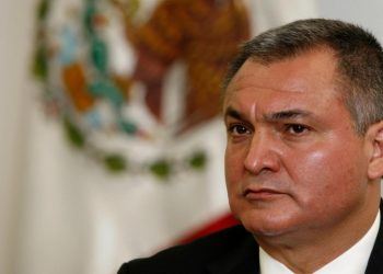 En esta foto del 8 de octubre de 2010, el entonces secretario de Seguridad Pública de México, Genaro García Luna, asiste a una conferencia de prensa al margen de una reunión de la Comunidad Policial Americana en la Ciudad de México. Foto: AFP.