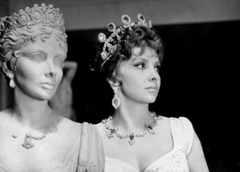 La actriz italiana Gina Lollobrigida posa durante el rodaje del filme 'La Venus imperial' en 1962. Foto: AFP.