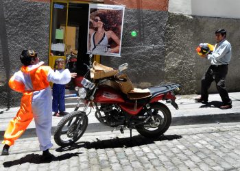 Está prohibido jugar con globos con agua en el municipio de La Paz. Foto: Archivo LR