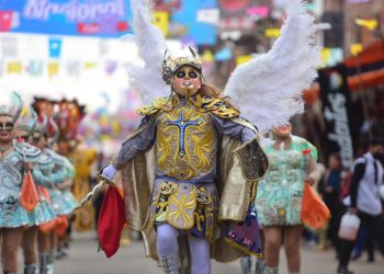 El Carnaval de Oruro muestra su esplendor con el Sábado de Peregrinación