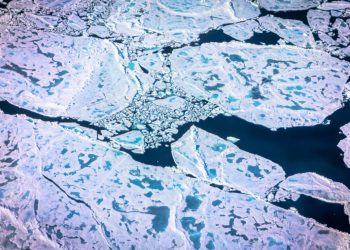 Hielo derretido en Pituffik, Groenlandia, en una imagen del 19 de julio de 2022. Foto: AFP.