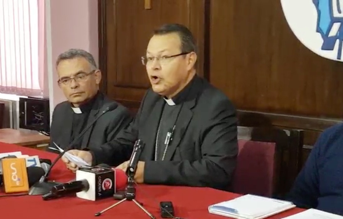 El obispo auxiliar de la Diócesis de San Ignacio de Velasco, monseñor Fernando Bascopé, informó que la Iglesia Católica se encuentra preocupada. Foto: Captura