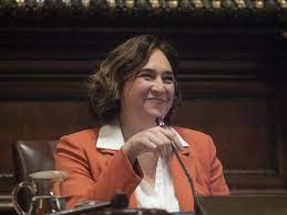 La alcaldesa de Barcelona anuncia la 'suspensión temporal' de relaciones con Israel.