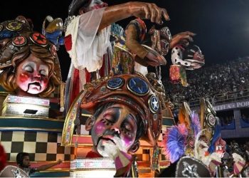Una de las carrozas de la escuela de samba Imperatriz Leopoldinense, campeona del carnaval de Río. Foto: AFP