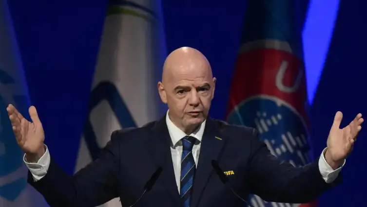 Infantino denuncia actos de racismo en la copa alemana
