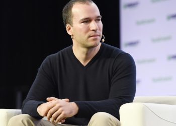 El cofundador y presidente de OpenAI, Greg Brockman, hizo correr la voz de que se está trabajando en una versión profesional experimental del chatbot ChatGPT que causa revuelo, con un precio aún por determinar. Foto: AFP.