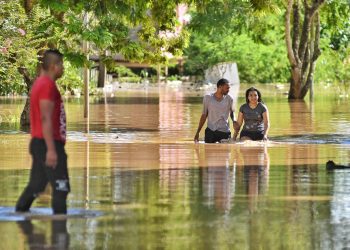 La población de cuatro municipios sufre inundaciones en sus viviendas. Foto: APG