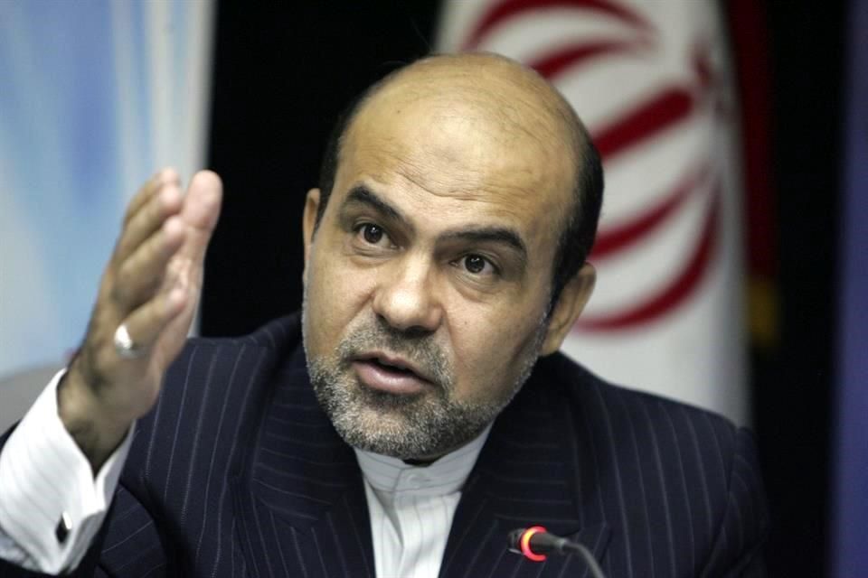 El británico-iraní Alireza Akbari habla en una entrevista no fechada en Teherán. Foto: AFP.