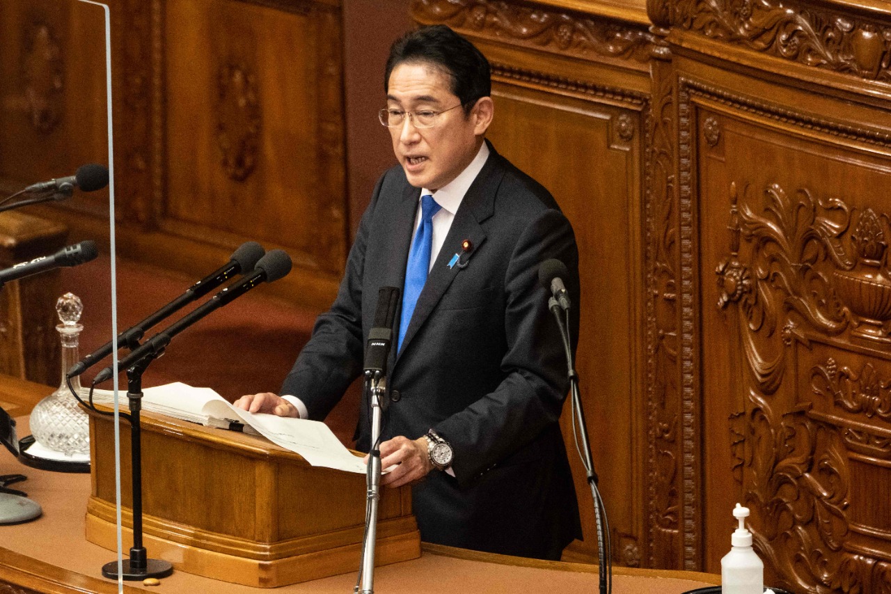El primer ministro de Japón, Fumio Kishida, anunció que combatirá la baja tasa de natalidad. Foto: AFP