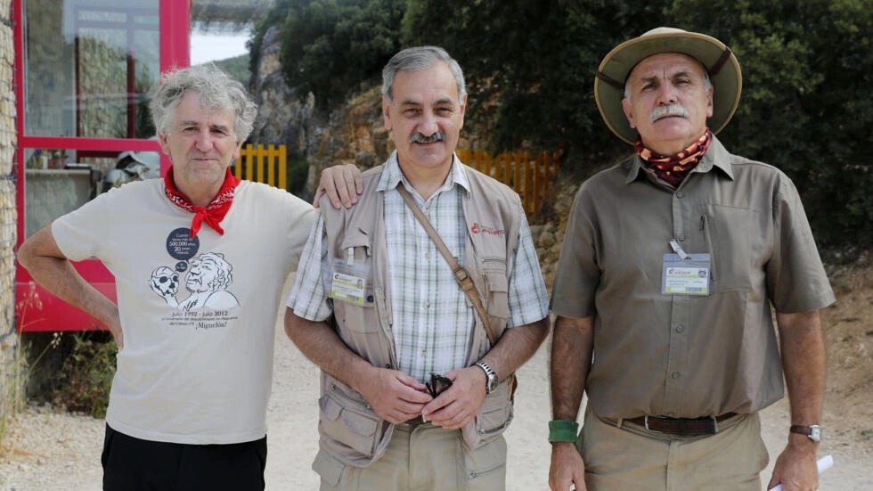 José María Bermúdez de Castro (centro), el biólogo que propone cambiar la definición de 'raza'. Foto: AFP