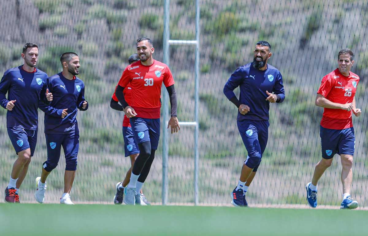 jugadores_de_bolivar_durante_un_entrenamiento_en_ananta.jpg
