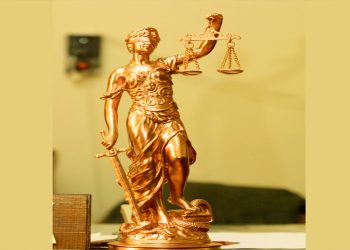 Bolivia reforma su justicia desde hace al menos 30 años; por supuesto con avances y retrocesos; el punto hoy día es continuar, acelerar.