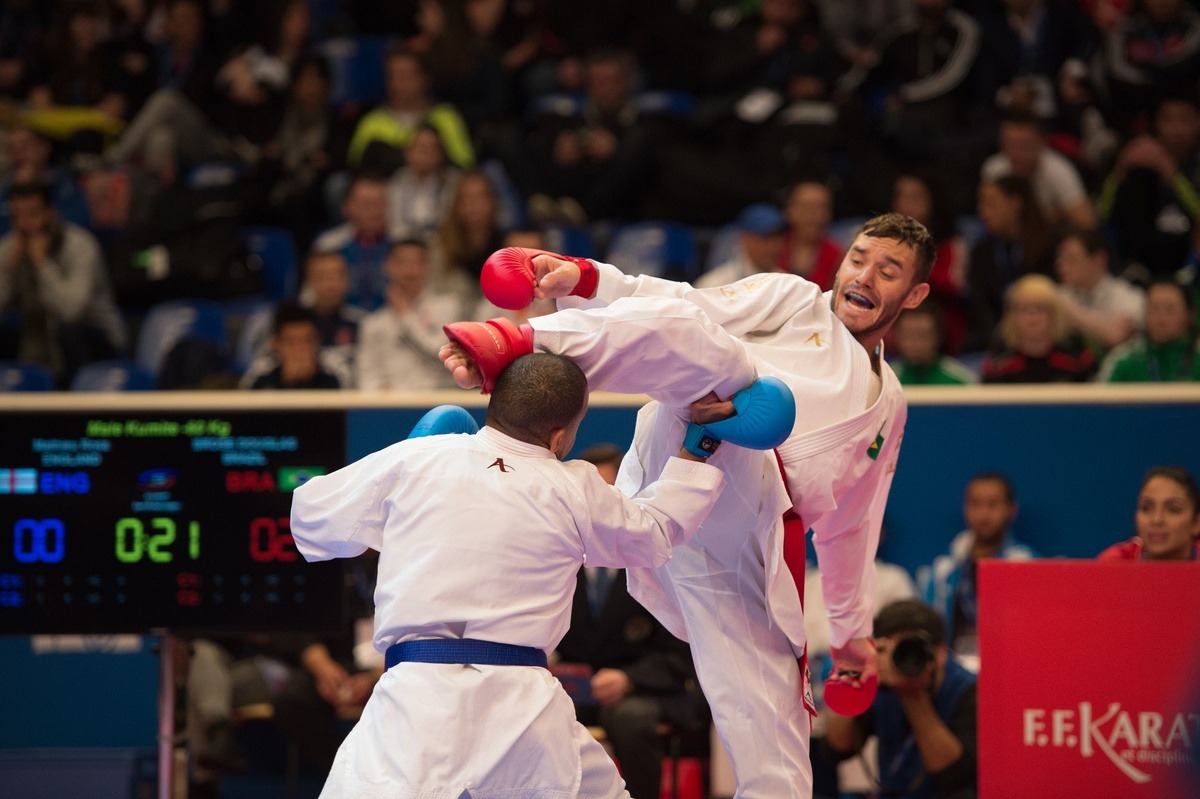 tricampeón_mundial_karate_seminario