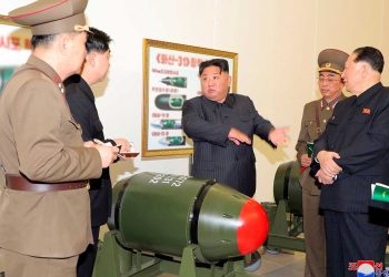 kim_jong_un_revisa_armamento_nuclear.jpg