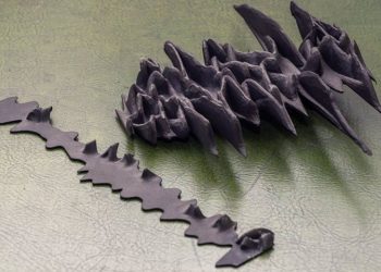 Objetos impresos en 3D a partir de prototipos para el inglés (izquierda) y el tariano (derecha) (arriba). Foto: Europa Press.