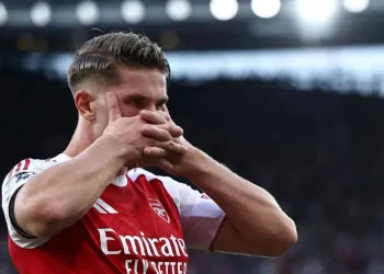 Liverpool ante el dilema Isak antes de recibir al Arsenal
