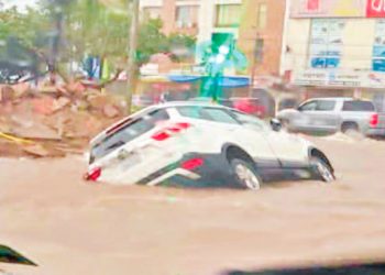Fortísima lluvia causa estragos en Santa Cruz