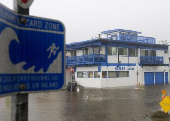 Las precipitaciones inundaron un vecindario en Aptos, California. Foto: AFP.