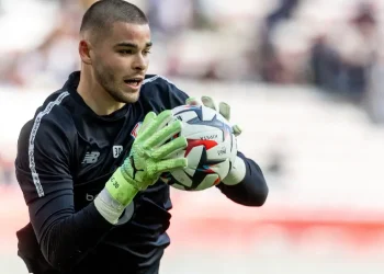 El Lille y el PSG acuerdan el traspaso del guardameta Lucas Chevalier