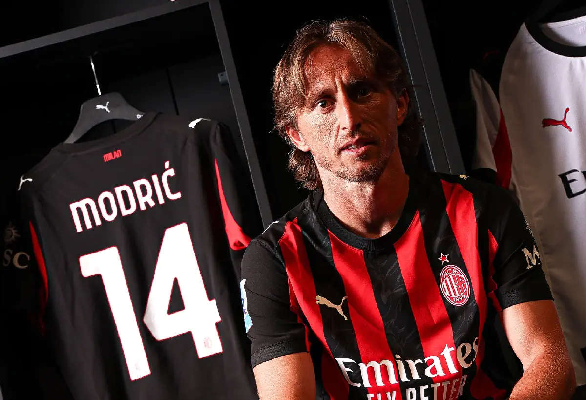 Modric llega a Italia para finalizar fichaje por el Milan