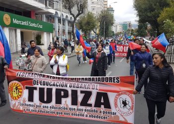 Maestros urbanos se movilizan en el centro paceño. Foto: Pedro Luna