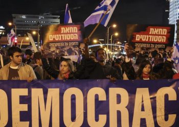 Manifestación en contra del gobierno de Benjamin Netanyahu, en Tel Aviv, el 4 de febrero de 2023. Foto: AFP.