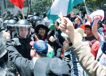 Tras marcha masiva, maestros anuncian con radicalizar medidas