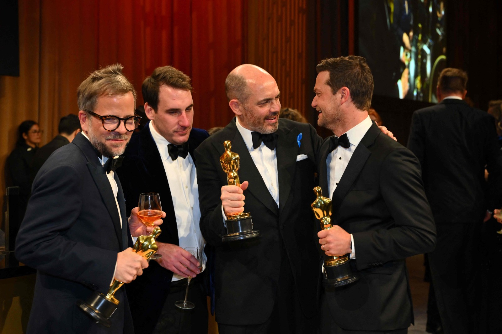 El equipo de 'Sin novedad en el frente', filme ganador a mejor película internacional. Foto: AFP